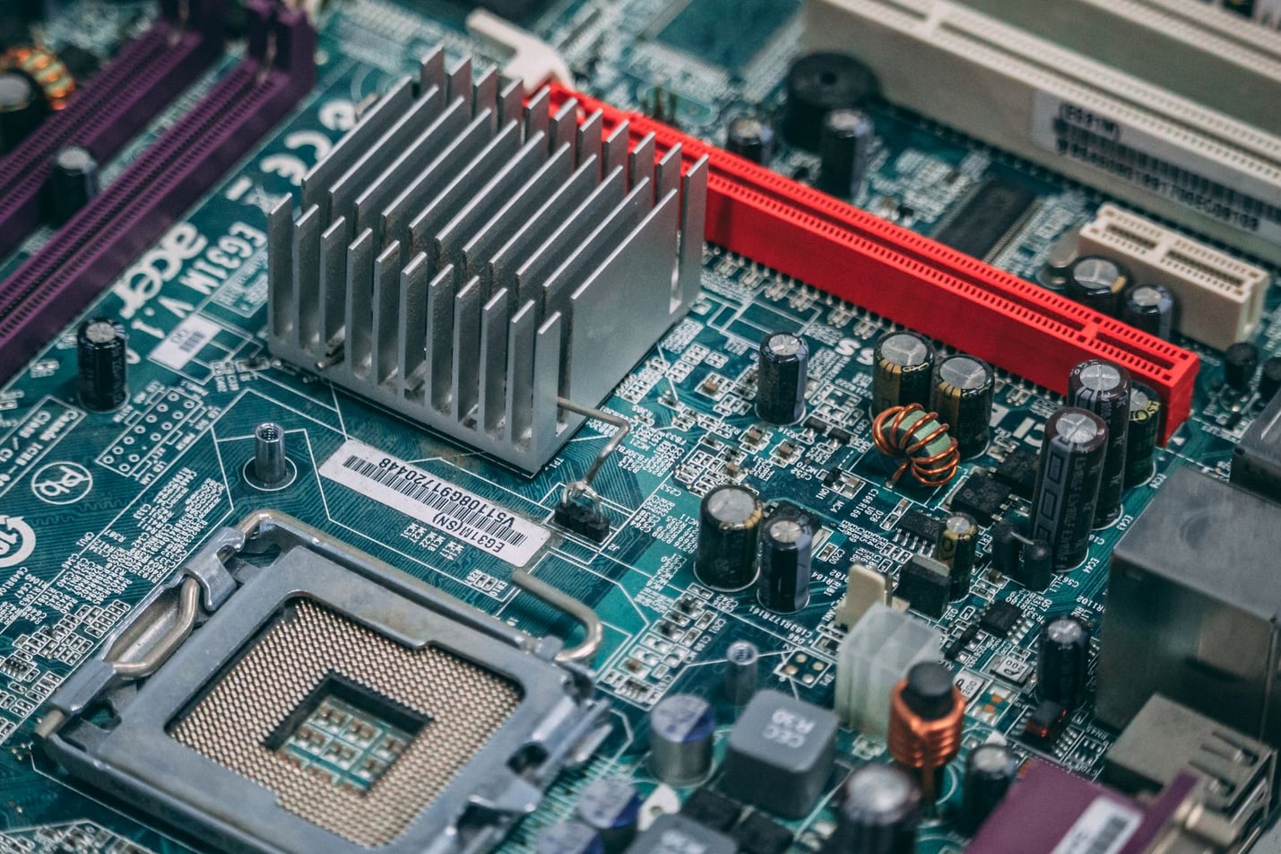 Placa de circuito de computador com componentes eletrônicos